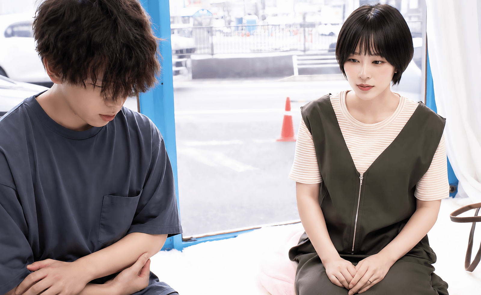 禁断の誘惑：家族の目の前で乱れるママの秘密