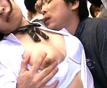 視界ゼロの誘惑！制服美少女が仕掛ける禁断の瞬間【危険な出会い